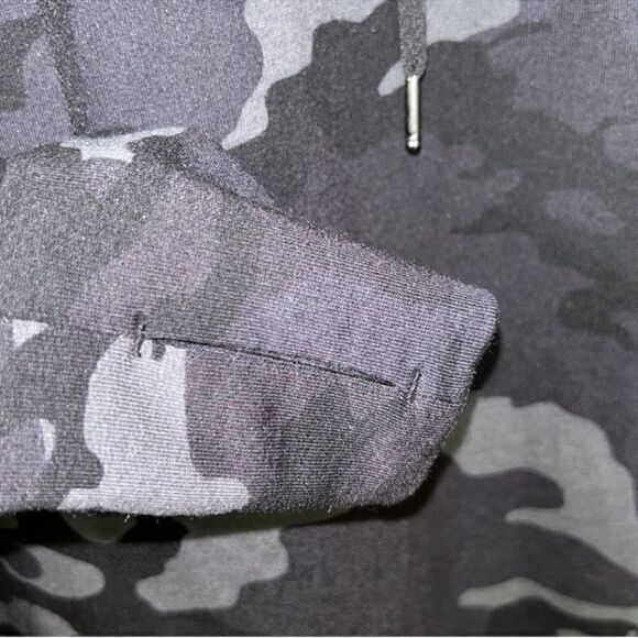Athletic Works Camouflage lightweight
Hoodie(Size Medium) - Picture 5 of 5